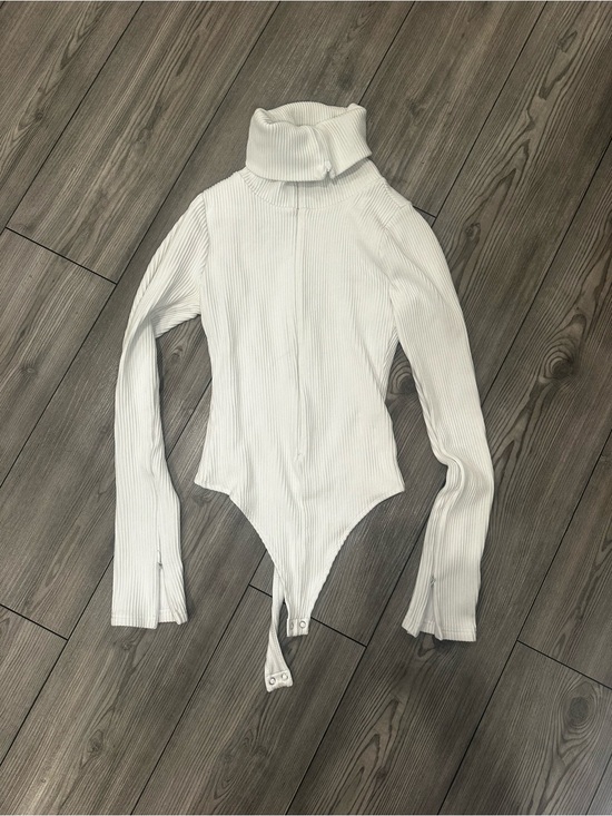 Good American Tops - Good American White Ribbed Zip-Front Bodysuit